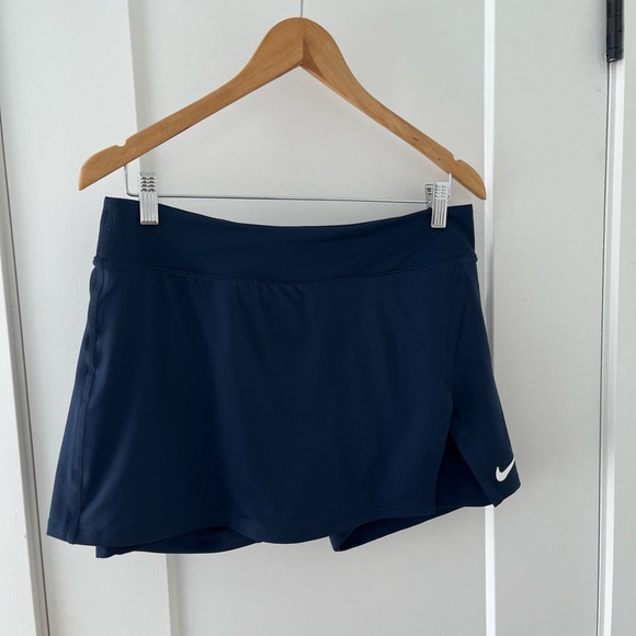 Nike Sports Skirt (Skort) - Picture 2 of 8